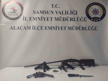 Alaçam’da silah ve uyuşturucu ele geçti
