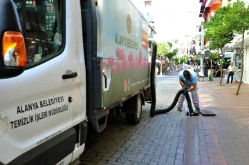 Alanya Belediyesi kendi ürettiği sistem ile şehirdeki tüm mazgalları temizledi
