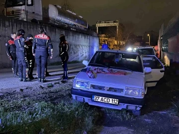 Alkollü ve ehliyetsiz sürücü polisten kaçtı: Bir kişiyi yaraladığı ortaya çıktı
