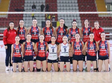 Altınordu Voleybol, play-off çeyrek finallerinde tecrübe kazandı
