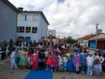 Altıntaş’ta &quot;Geri Dönüşüm Muhteşem Olacak&quot; isimli defile
