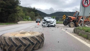 Amasya’da traktör ile otomobil çarpıştı, 3 yaralı
