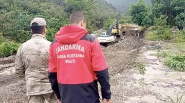 Amasya'da sele kapılan kişiyi arama çalışmaları sürüyor