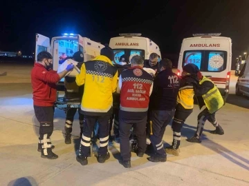 Ambulans uçak yaralı afetzedeler için Türkiye semalarında