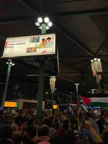 Amsterdam’daki Schipol Havalimanı’nda &quot;Gazze’de ateşkes&quot; çağrısı
