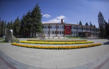 Anadolu Üniversitesi Hukuk Fakültesi adalet sistemine nitelikli mezunlar kazandırıyor

