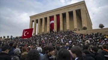 Anıtkabir'de ziyaretçi yoğunluğu