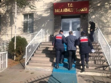 Ankara’da göçmen kaçakçılarına darbe: 3 organizatör ve 17 kaçak göçmen yakalandı
