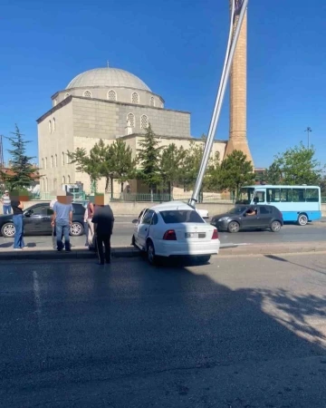 Ankara’da hız yapan sürücü kaldırımdaki yayaya çarptı
