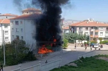 Ankara’da kasalar tutuştu, 4 katlı bina ağır hasar aldı