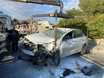 Ankara’da otomobille çarpışan beton mikseri duvara çarparak devrildi: 2 yaralı
