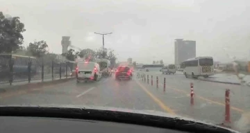 Ankara’nın birçok bölgesinde etkili sağanak yağmur ve dolu başladı
