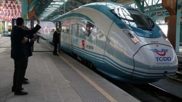 Ankara-Sivas Yüksek Hızlı Treni, ilk ücretsiz yolcularıyla Ankara'ya hareket etti