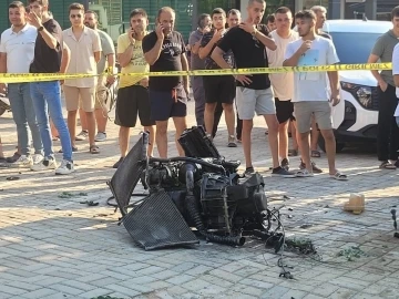 Antalya’da aracın motorunu yerinden fırlatan kaza: 3 yaralı
