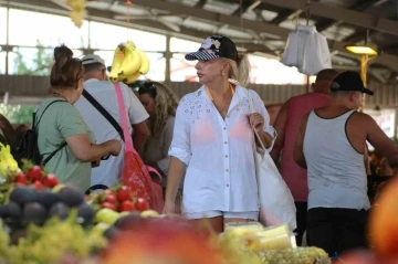 Antalya’da bağıran pazarcıya taviz yok, anonslarla sürekli uyarılıyorlar
