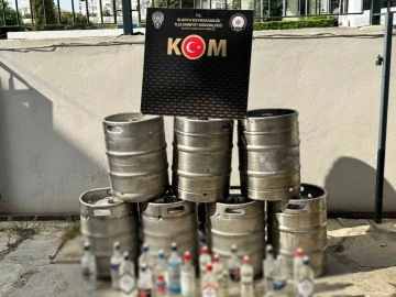 Antalya’da bin litre sahte alkol ele geçirildi
