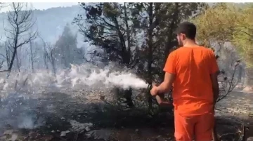 Antalya’da bozuk ormanlık alanda yangın
