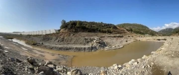 Antalya’da dereden, kaçak kum ve çakıl alındığı iddiası
