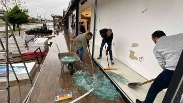 Antalya’da hortum dehşeti kamerada
