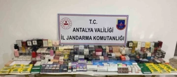 Antalya’da kaçak sigara operasyonu: 3 gözaltı

