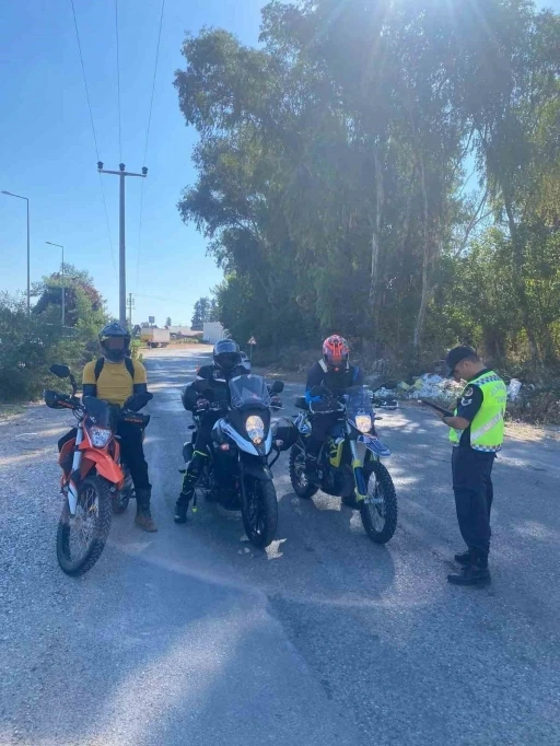 Antalya’da kurallara uymayan motosiklet sürücülerine ceza yağdı
