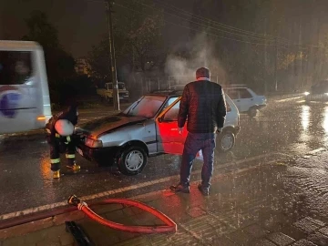 Seyir halindeki otomobilde yangın