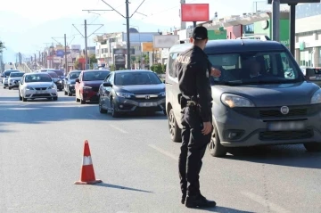 Antalya’da şok yol uygulamalarında bin 263 şahıs sorgulandı
