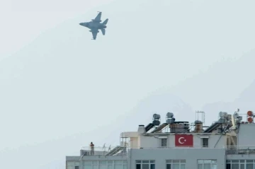 Antalya’da “Türk Yıldızları” yerine semalarda olacak F-16’lar prova uçuşu gerçekleştirdi
