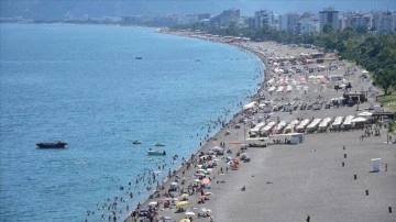 Antalya sahillerinde sıcak hava yoğunluğu