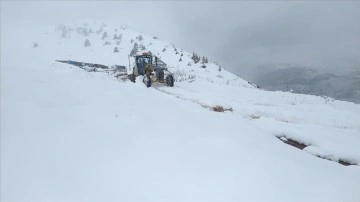 Antalya'nın yüksek kesimlerine kar yağdı