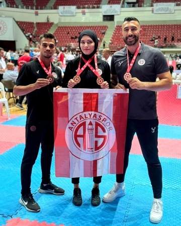 Antalyasporlu boksörler, Konya’da 4 madalya kazandı
