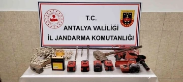 Antik kentte kaçak kazıya jandarmadan suçüstü baskın
