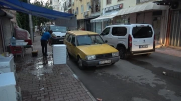 Araba siperli silahlı çatışmadan çıkan mermi dükkanının önünde duran spotçuyu kalbinden vurdu