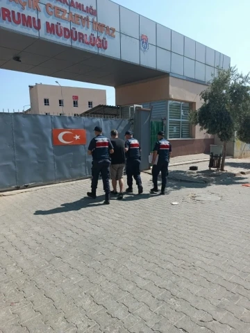 Aranan şahıs Efeler’de yakalandı
