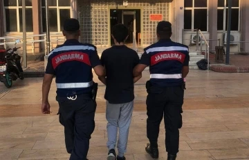 Aranan şahıslar jandarmadan kaçamadı: 2 tutuklama
