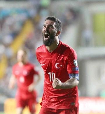 Arda Turan, Türkiye-Hırvatistan maçı öncesi ödüllendirilecek
