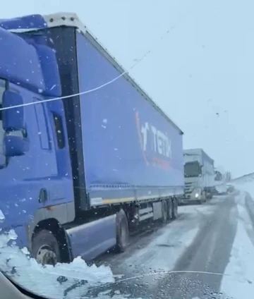 Ardahan’da ulaşıma kar engeli
