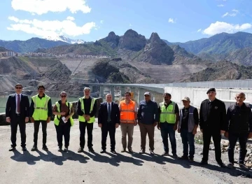 Artvin Valisi Ünsal, Yusufeli Merkez Viyadüğü’nde incelemelerde bulundu
