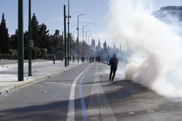 Atina’da 50 bin kişi tren kazasını protesto etti
