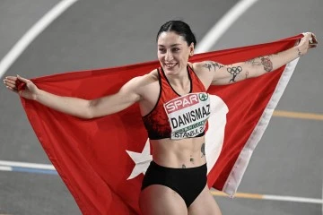 Avrupa şampiyonu milli sporcu Tuğba Danışmaz altın madalyasını aldı