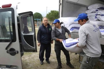 Aydın Büyükşehir Belediyesi’nden küçük aile işletmelerine yem desteği
