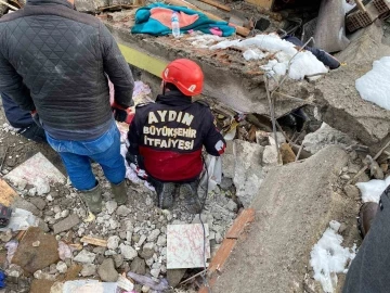 Aydın Büyükşehir’in arama kurtarma ekipleri deprem bölgesinde çalışmalara başladı
