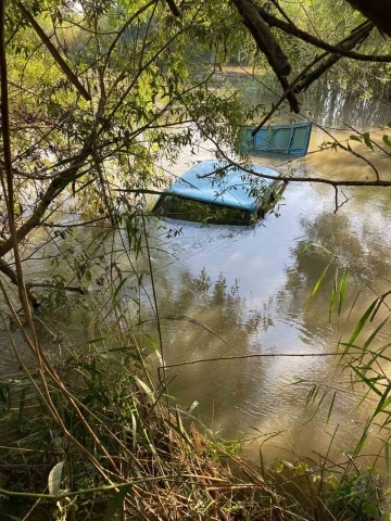 Aydın’da otomobil Menderes Nehri’ne düştü
