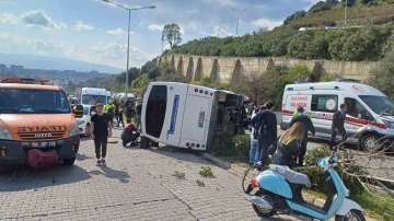 Aydın’da şehiriçi yolcu minibüsü devrildi, çok sayıda kişi yaralandı
