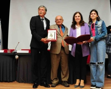 Aydınlanma Onur Ödülü Yakup Kepenek’e verildi
