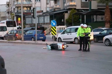 Aydınlatma direğine çarpan motosiklet sürücüsü ağır yaralandı
