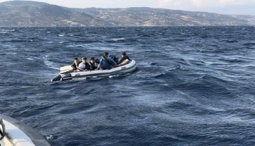 Ayvacık açıklarında 10 kaçak göçmen kurtarıldı, 12 kaçak göçmen yakalandı
