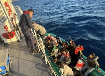 Ayvacık açıklarında 37 kaçak göçmen yakalandı
