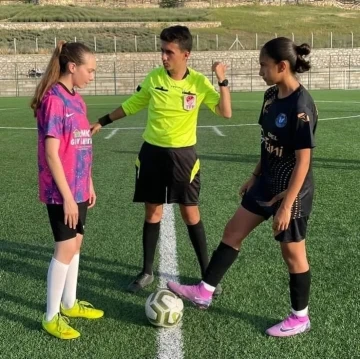 Babadağ’ın ilk kadın futbol takımı lige renk katacak
