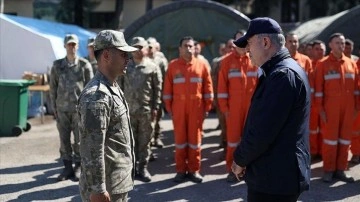 Bakan Akar depremin etkilediği Antakya'da çalışmaları inceledi